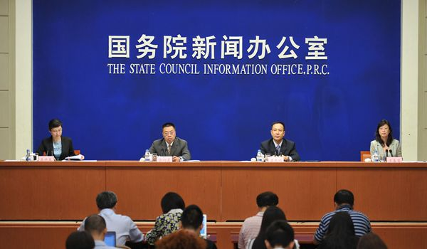 2015年中國(guó)對(duì)外直接投資額創(chuàng)歷史新高 首居世界第二