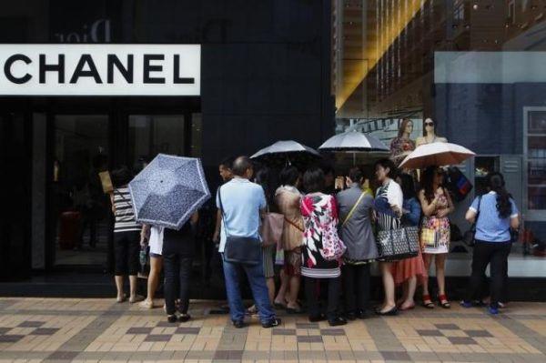 外媒:內地赴港游客大幅減少 香港或遭旅游“寒冬”