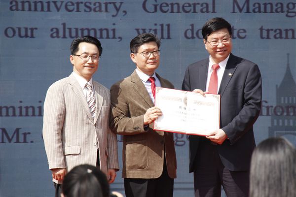 韓翻譯企業(yè)向?qū)ν饨?jīng)濟(jì)貿(mào)易大學(xué)捐贈(zèng)價(jià)值300萬(wàn)元的翻譯軟件