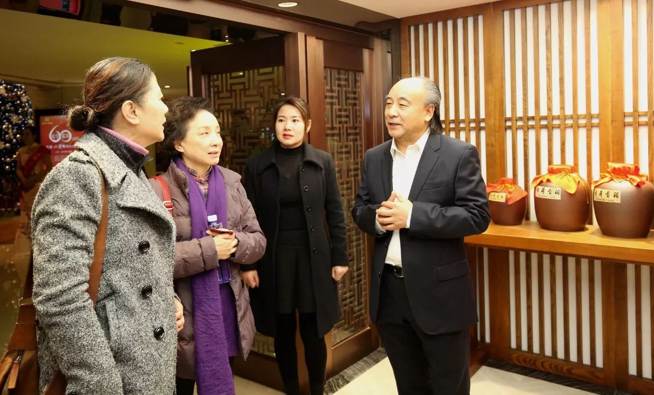 文學家園：大咖舉杯古井貢，共慶《收獲》60年！