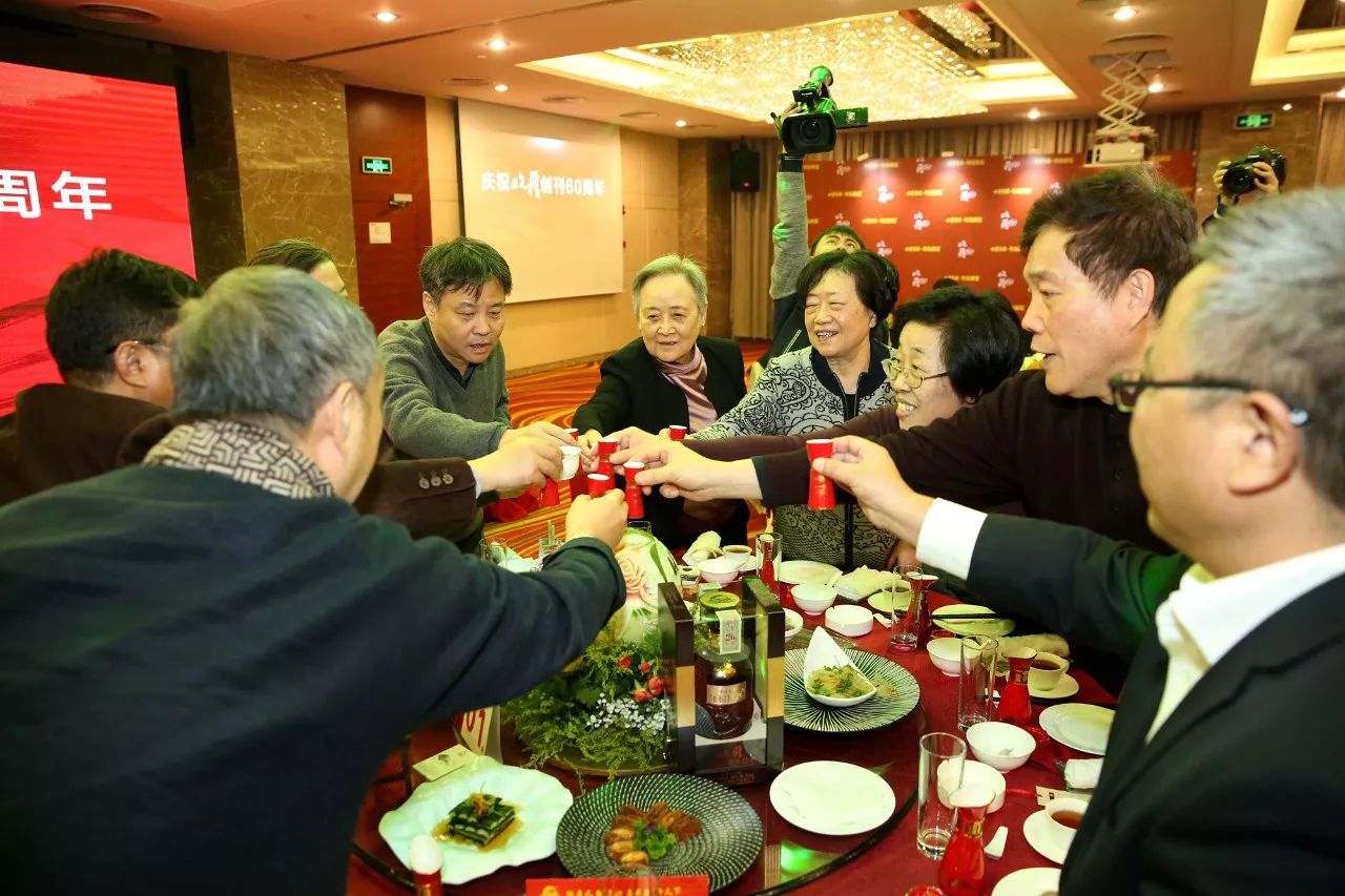 文學家園：大咖舉杯古井貢，共慶《收獲》60年！