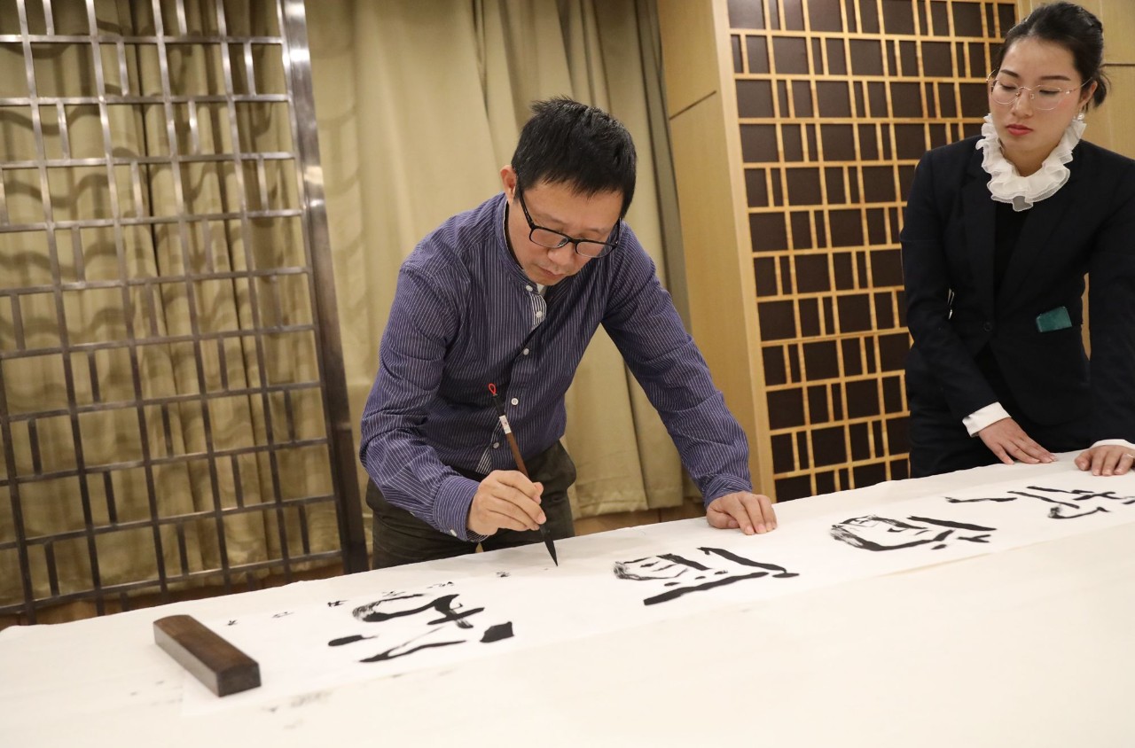 文學家園：大咖舉杯古井貢，共慶《收獲》60年！