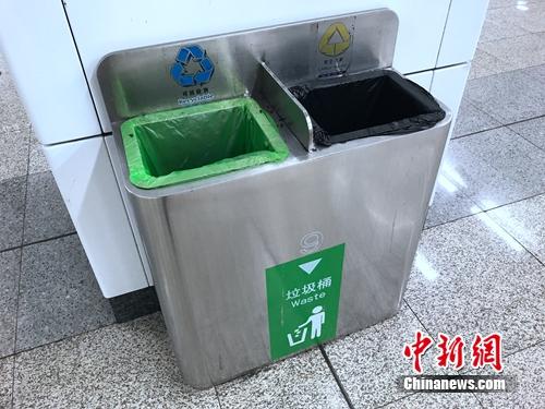 調(diào)查：生活垃圾分類(lèi)實(shí)施1年 多數(shù)人扔垃圾不分類(lèi)